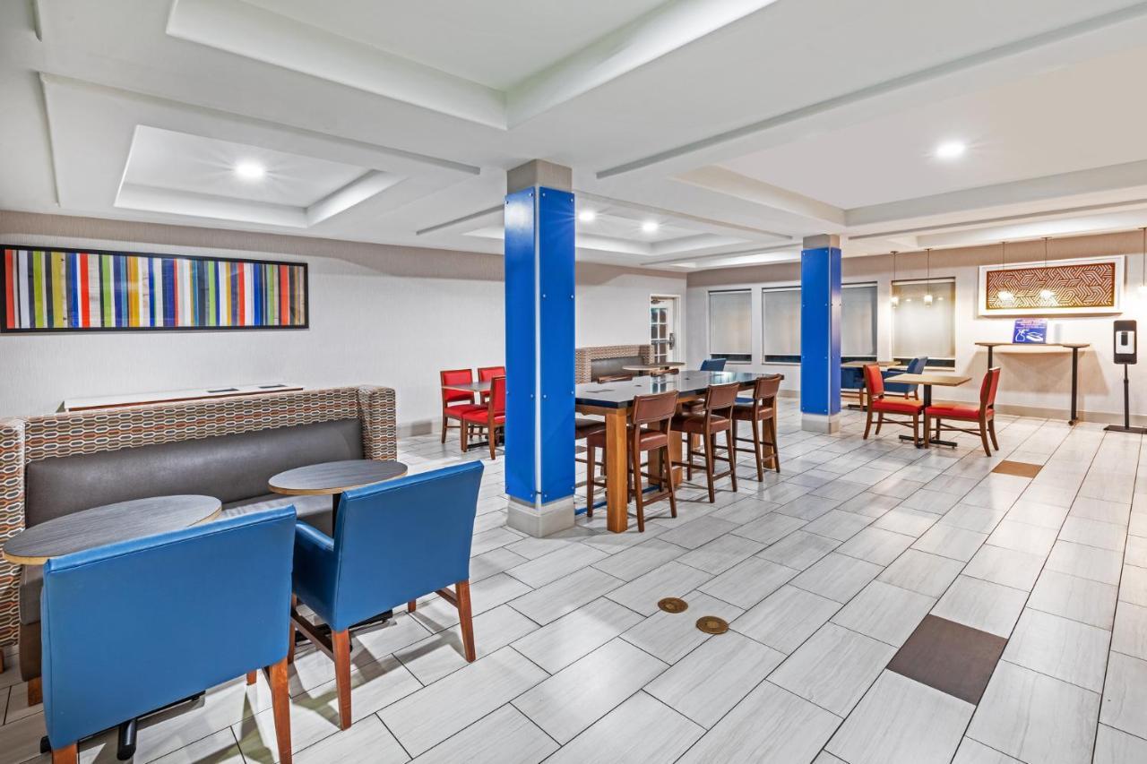 Holiday Inn Express & Suites Lafayette South By Ihg Exterior photo